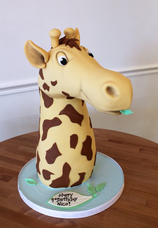Giraffe sculpted cake