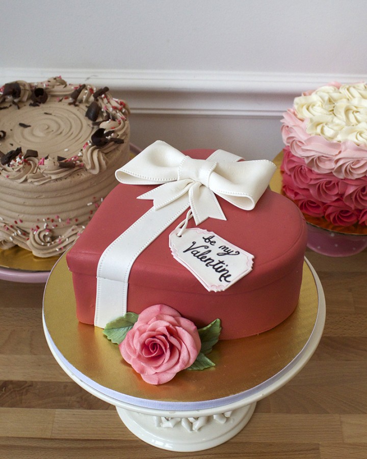 Valentine's Gift Box Cake