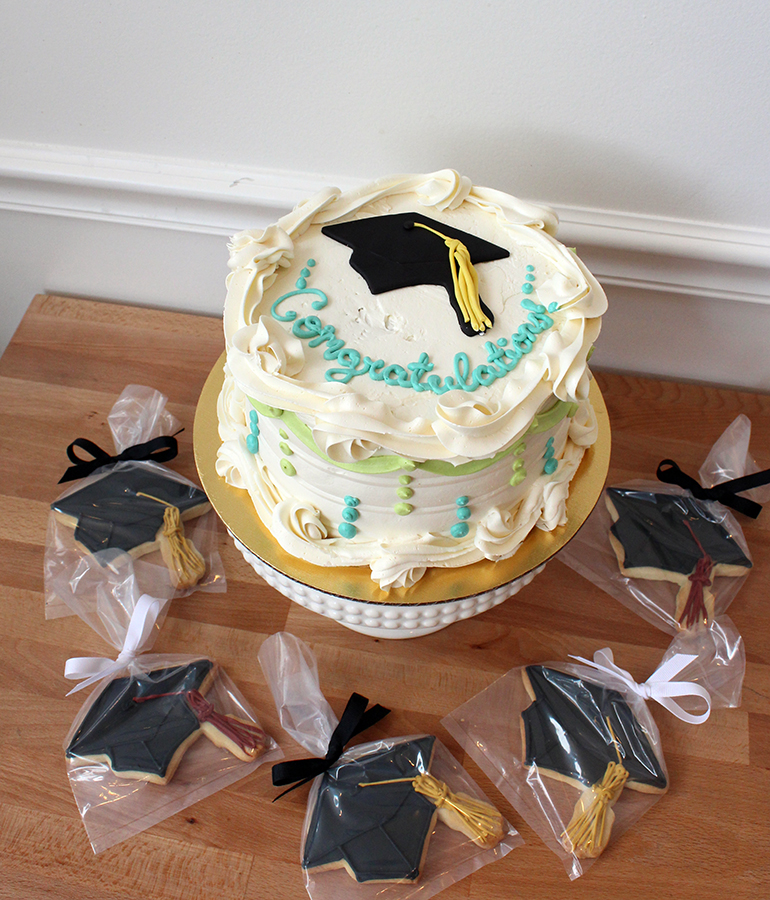 graduation-gourmet-cake-decorated-sugar-cookies